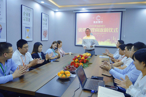 直击优秀代理商返利活动现场|6000元现金直接带走，过瘾！